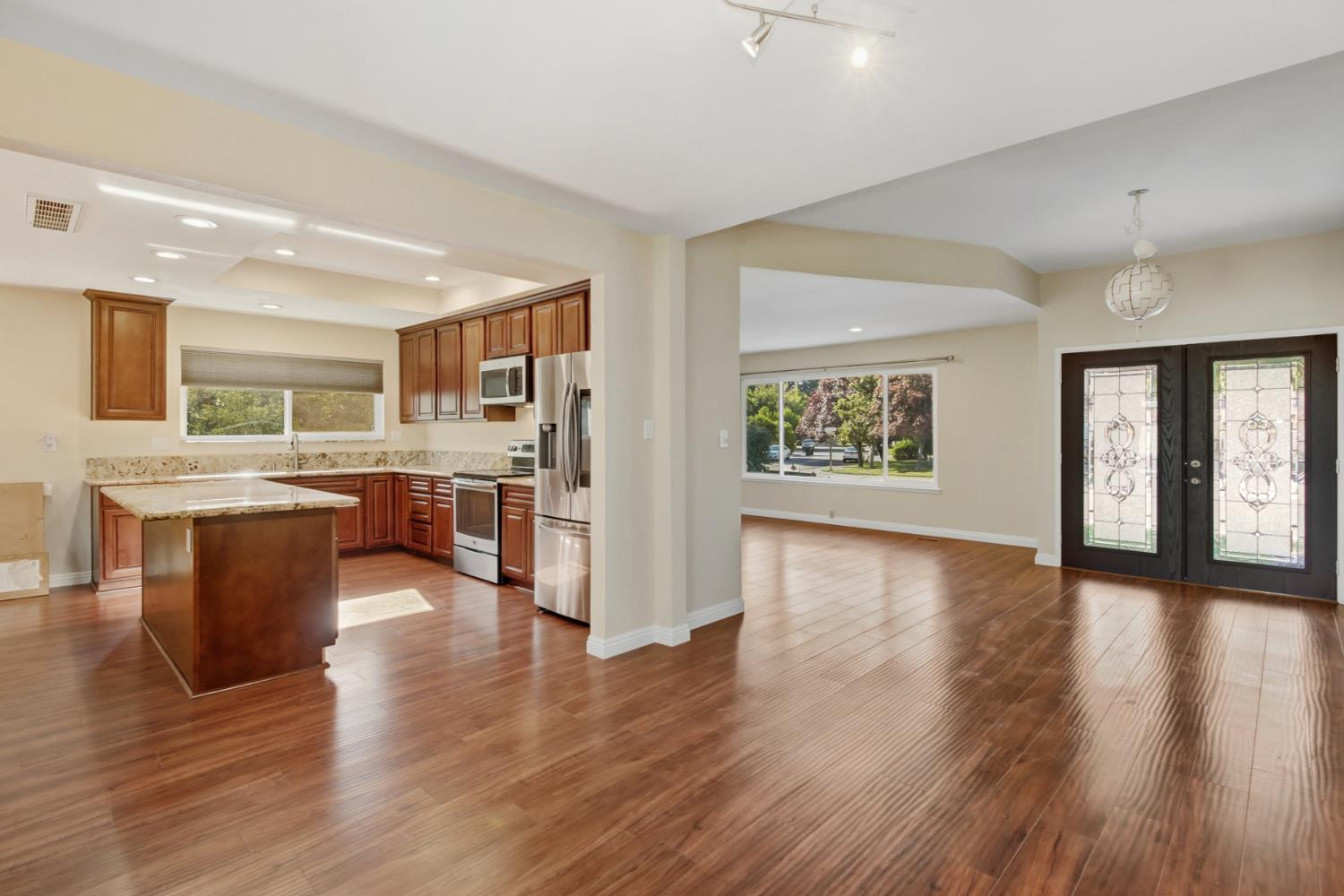 1540 Gregory Way Carmichael, CA 95608 - Photo 7 of 71