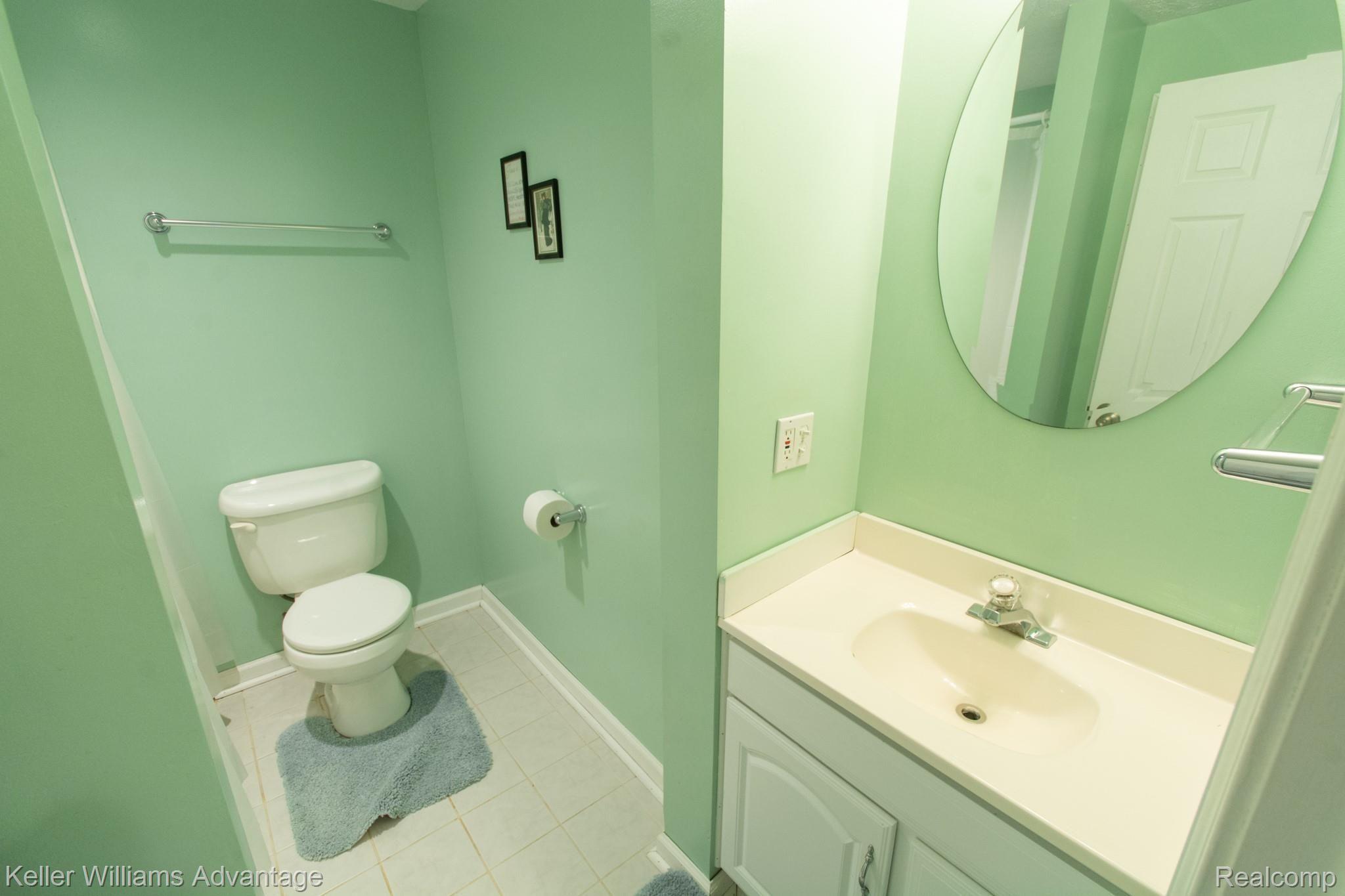 36 Sedum Road Howell, MI 48843 - Photo 30 of 33 36 Sedum-L Level Full Bath 1.jpg