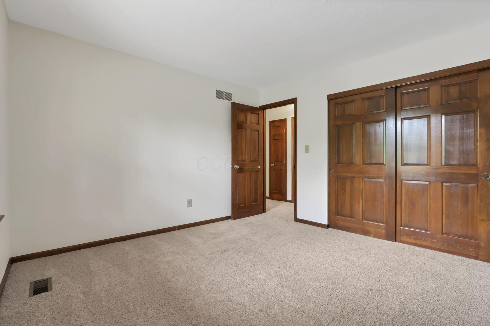 1100 Riva Ridge Boulevard Columbus, OH 43230 - Photo 38 of 55 32-web-or-mls-0V3A2884