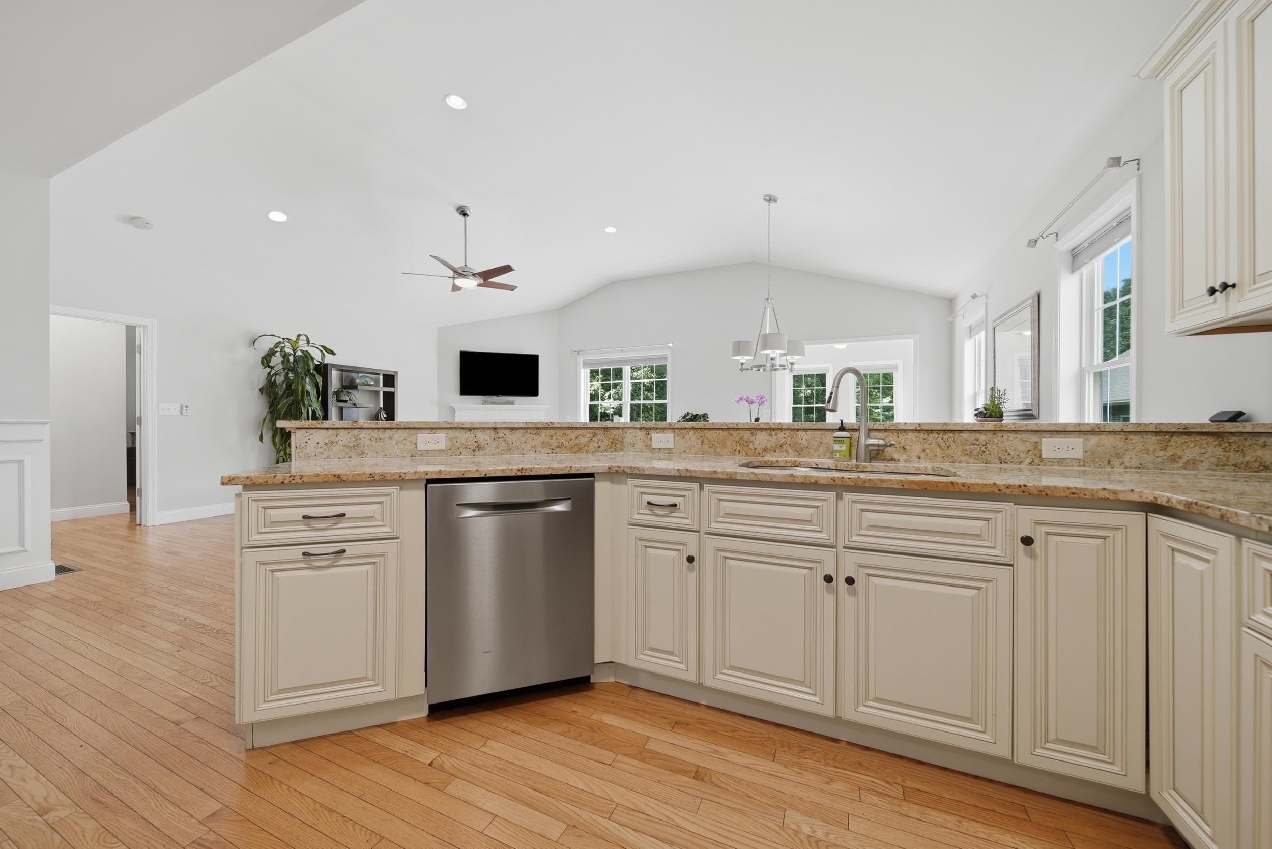 26 Pepper Hill Road Londonderry, NH 03053 - Photo 11 of 54