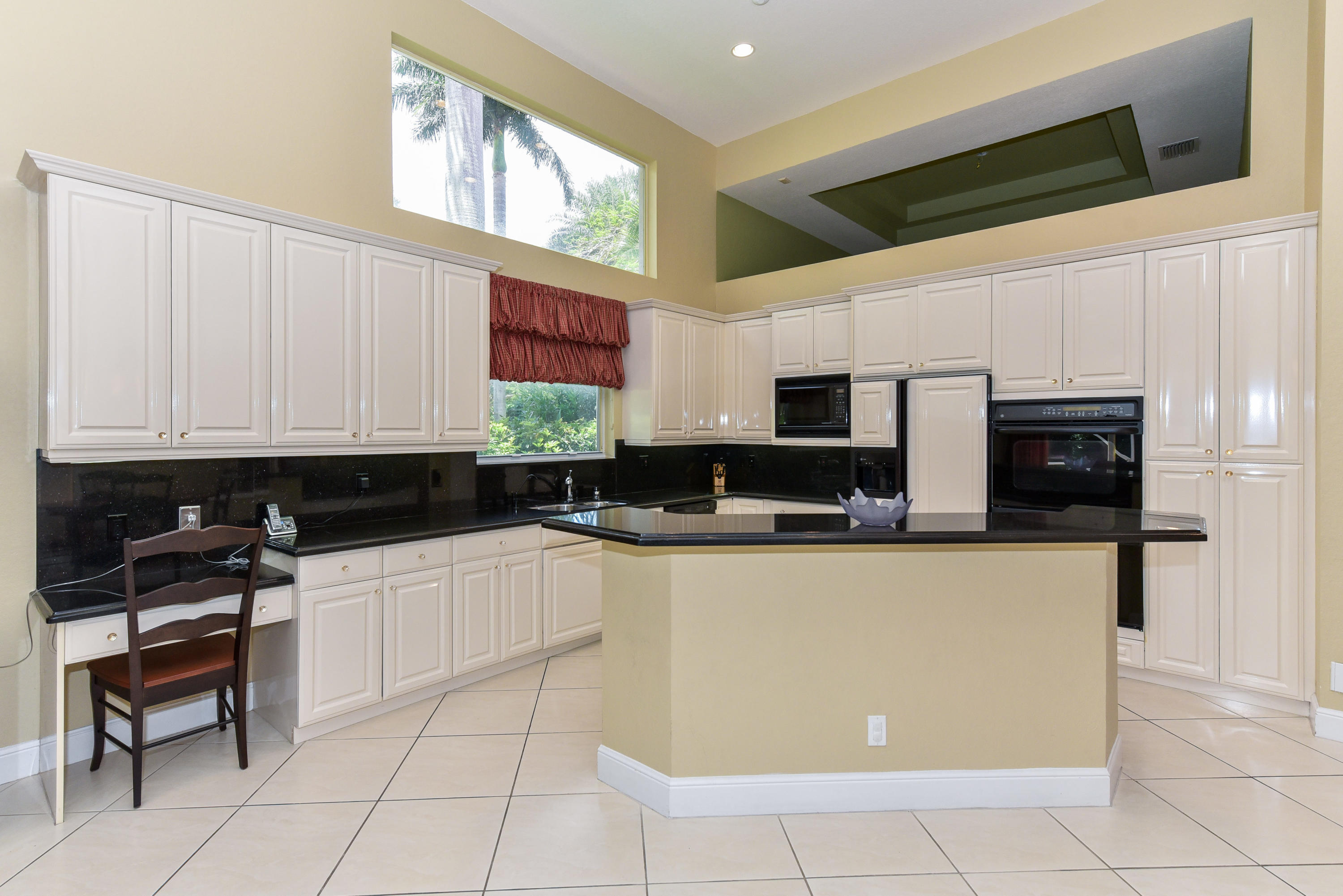 4075 Briarcliff Circle Boca Raton, FL 33496 - Photo 11 of 53 Kitchen