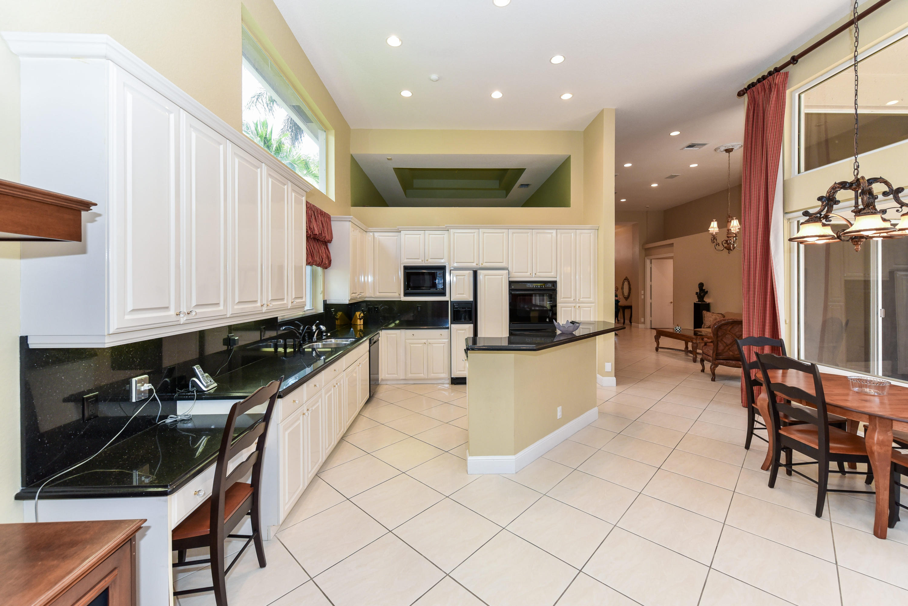 4075 Briarcliff Circle Boca Raton, FL 33496 - Photo 13 of 53 Kitchen 3