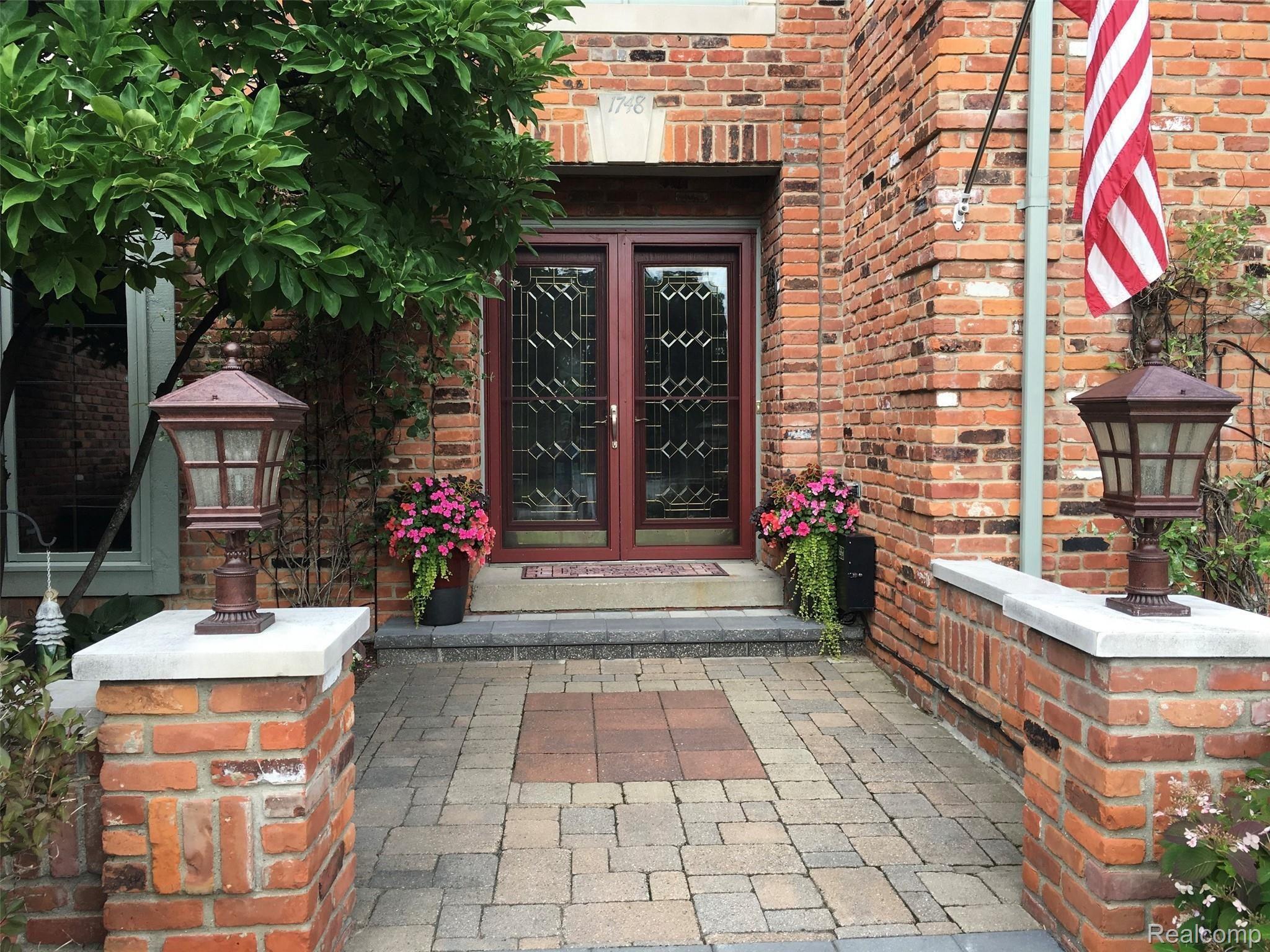 1748 Old Homestead Drive Rochester, MI 48306 - Photo 2 of 49 1748 Old Homestead_02.jpg