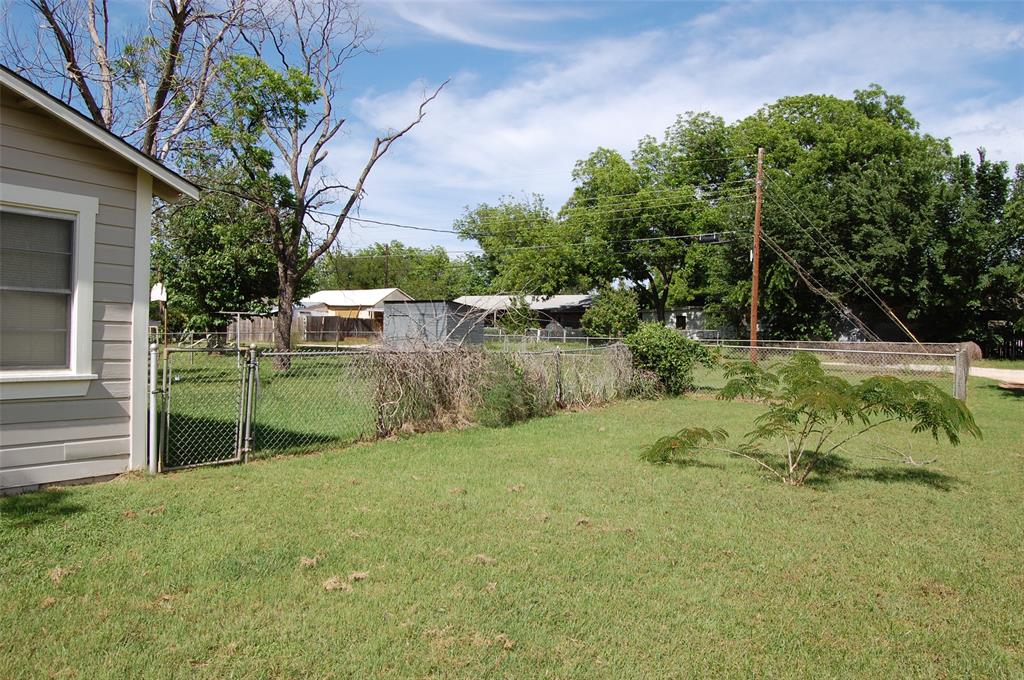 141 Ragland Street Graham, TX 76450 - Photo 3 of 17