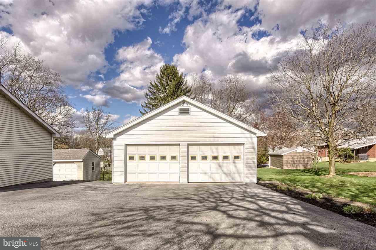 215 Pleasant View Road Hummelstown, PA 17036 - Photo 3 of 25 Gallery Image 3