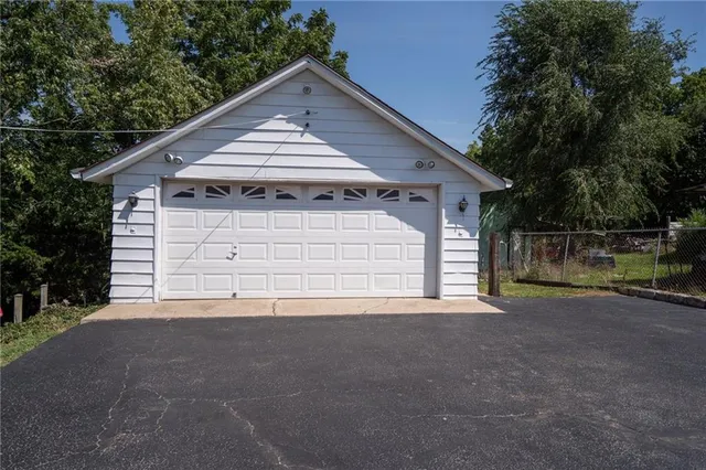$335,000 | 3210 Steele Road, Kansas City, KS 66106