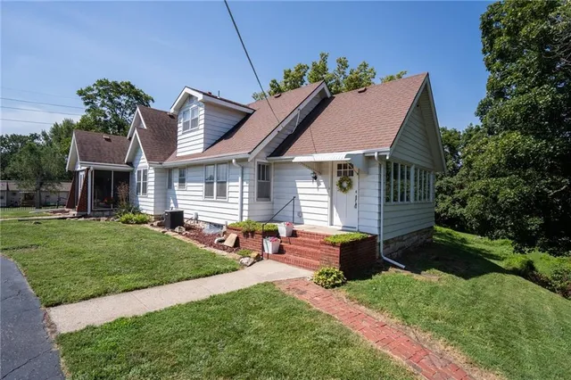 $335,000 | 3210 Steele Road, Kansas City, KS 66106