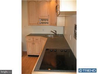 708 East Chestnut Hill Road Newark, DE 19713 - Photo 4 of 12
