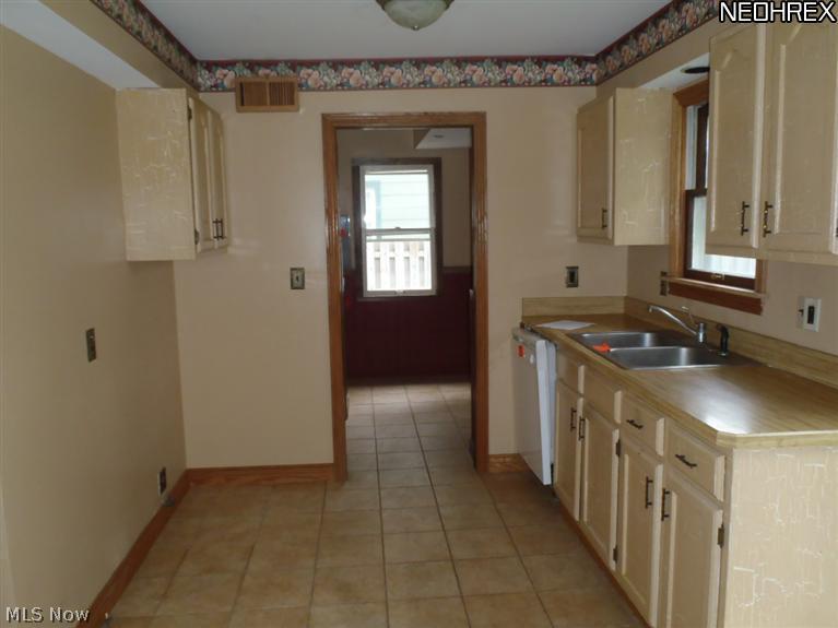 5003 Redfern Road Parma, OH 44134 - Photo 4 of 18