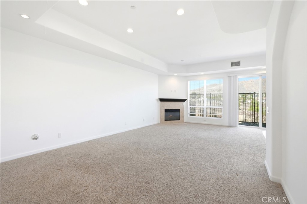 585 Vía Pueblo Riverside, CA 92507 - Photo 28 of 61 Spacious Living Room