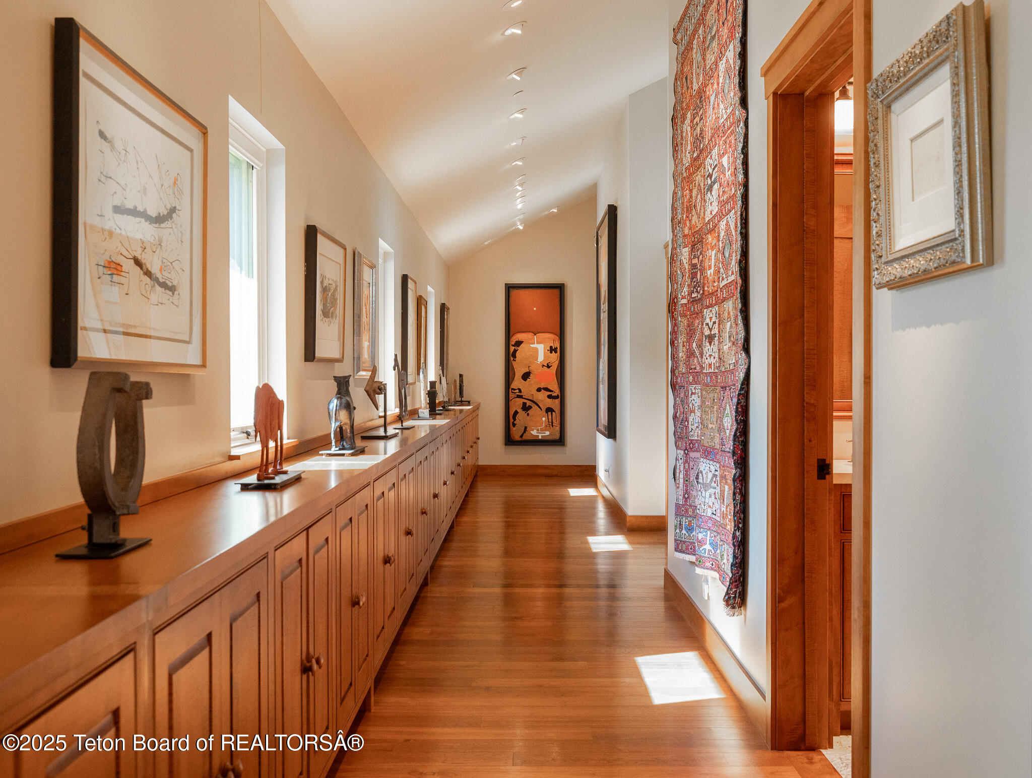 1435 Lower Ridge Road Jackson, WY 83001 - Photo 25 of 50 22. Upstairs Hallway