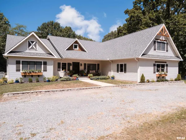 $589,000 | 18145 Lone Oak Terrace, West Frankfort, IL 62896