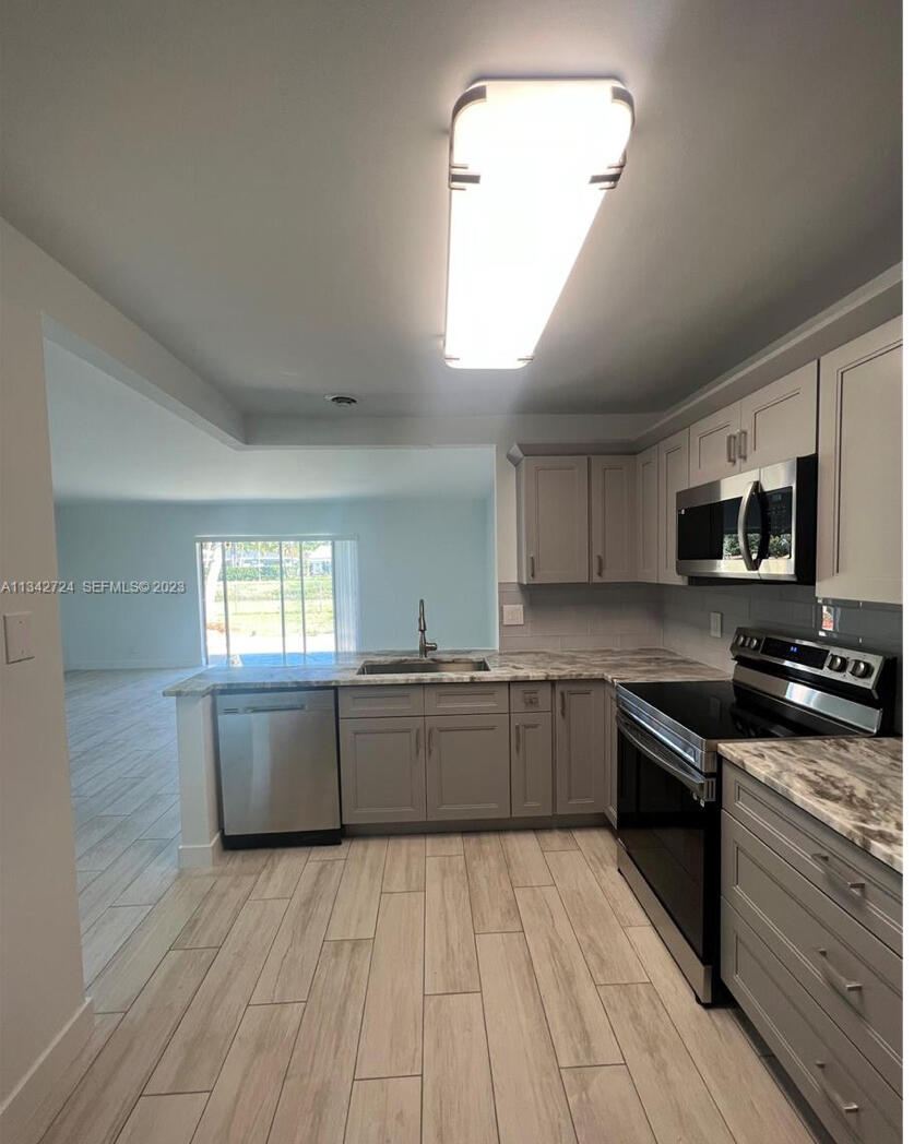 19420 Carolina Circle Boca Raton, FL 33434 - Photo 3 of 17 IMG_2550