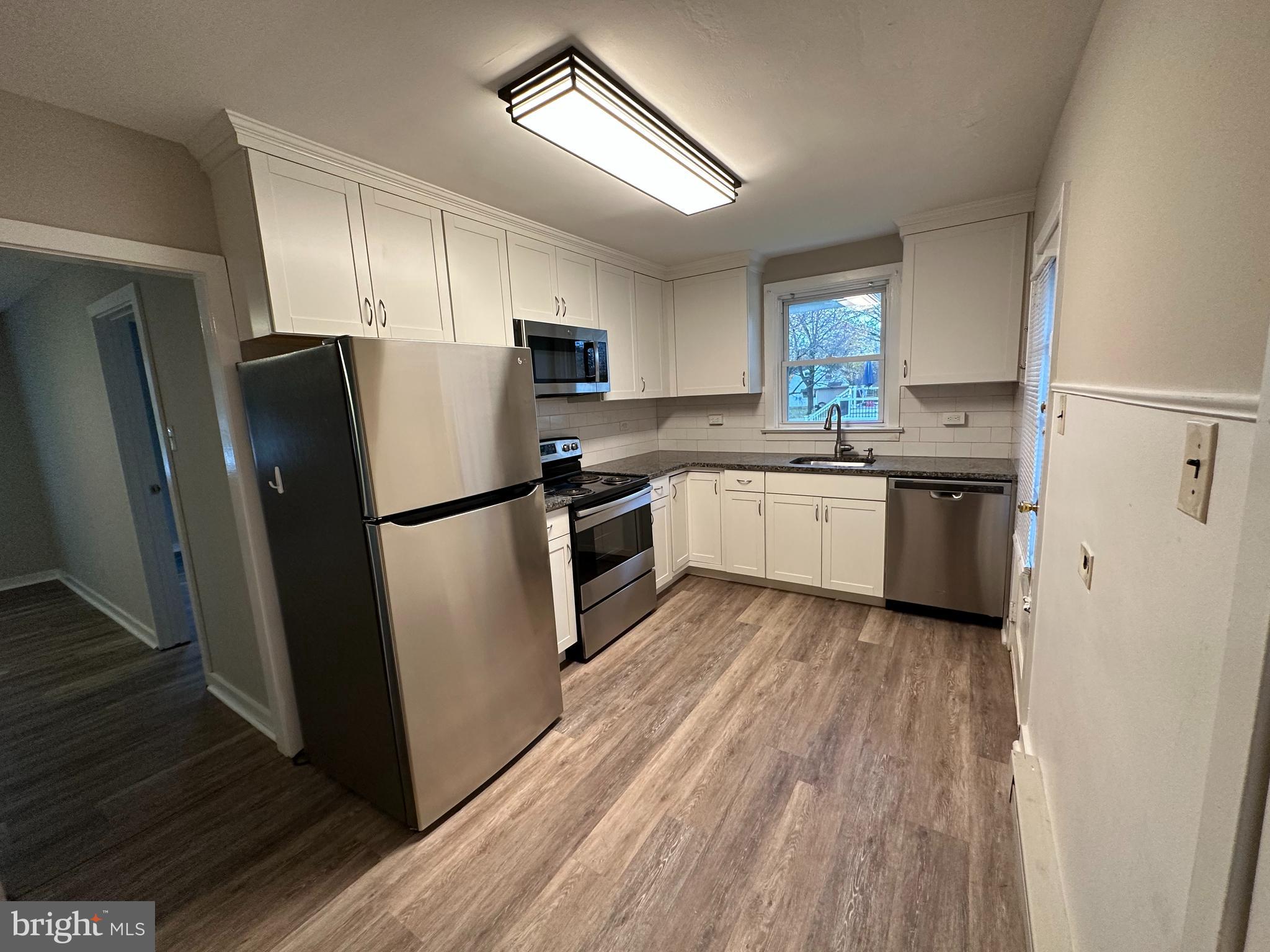 3304 Swede Road Norristown, PA 19401 - Photo 6 of 12 Beautifully equipped eat-in kitchen