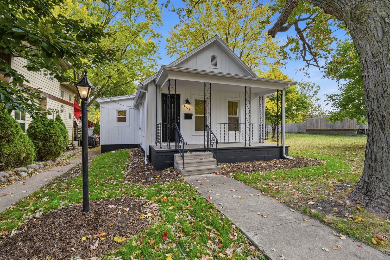 807 North Morris Avenue Bloomington, IL 61701 - Photo 2 of 25