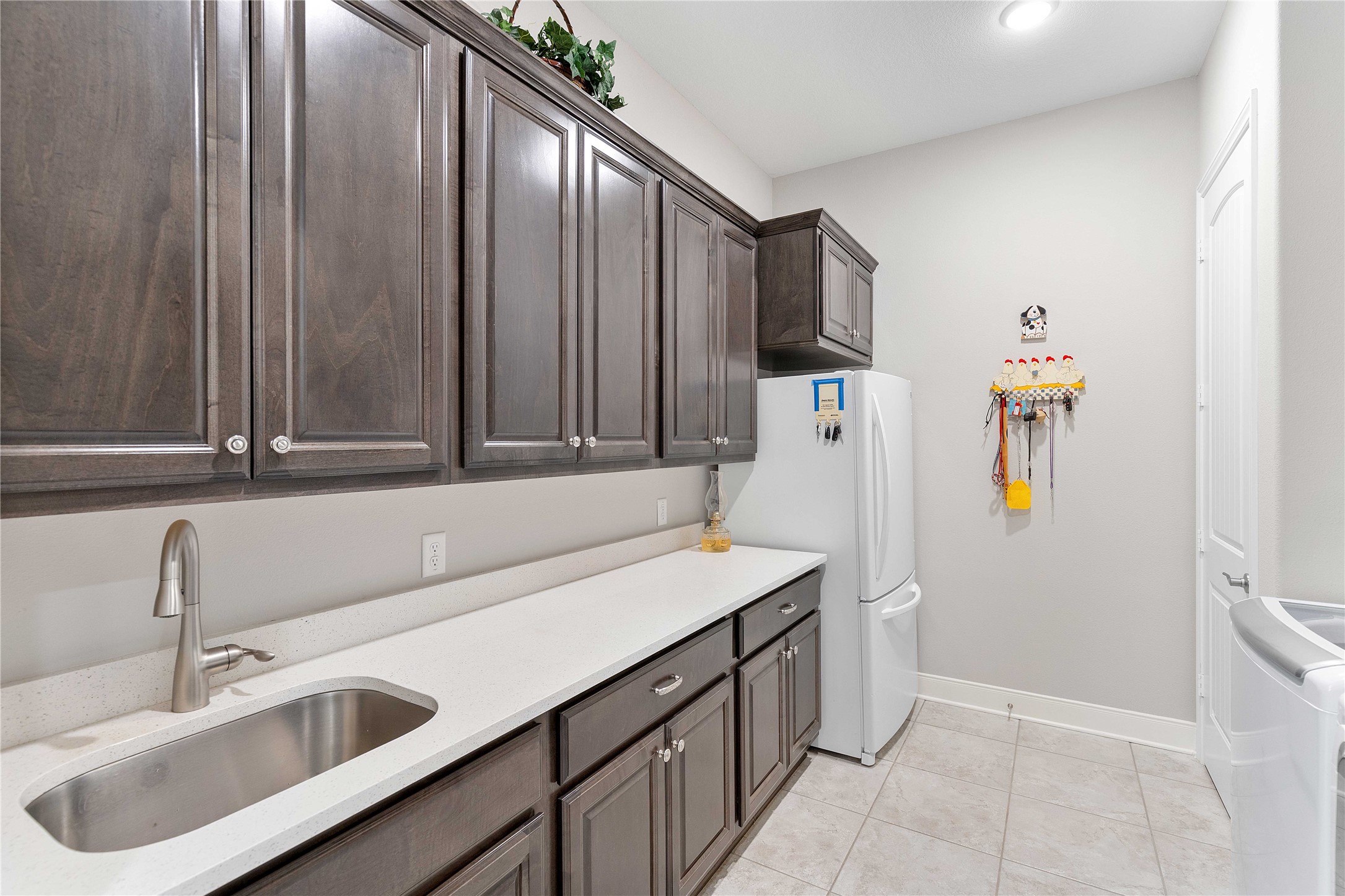 166 Rim Rock Road Huntsville, TX 77340 - Photo 31 of 50 Laundry room