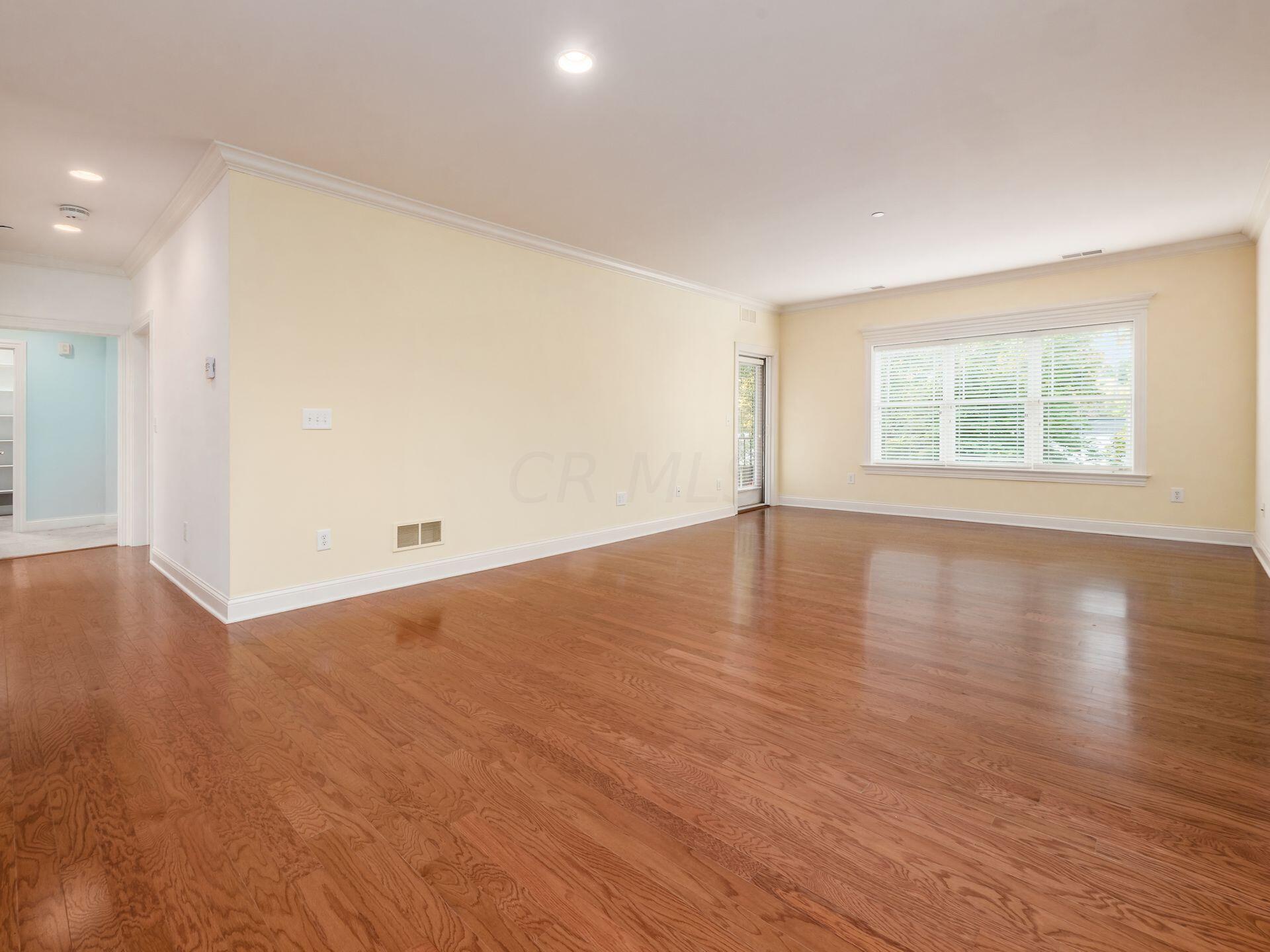 3175 Tremont Road, Unit 211 Columbus, OH 43221 - Photo 10 of 39 011_64_N 3175 Tremont 211 037