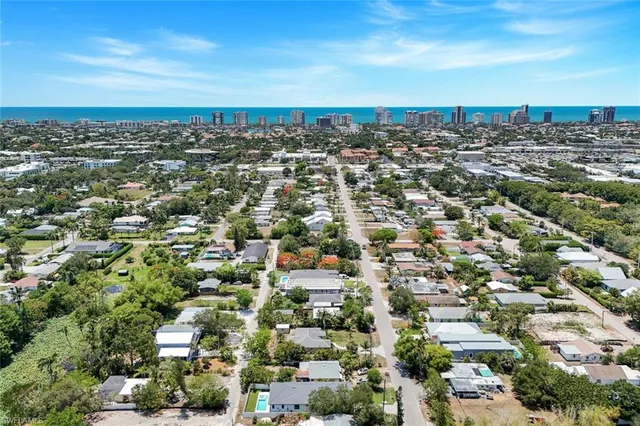 $1,590,000 | 1312 Trail Terrace Drive, Naples, FL 34103