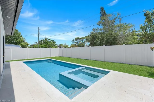$1,590,000 | 1312 Trail Terrace Drive, Naples, FL 34103