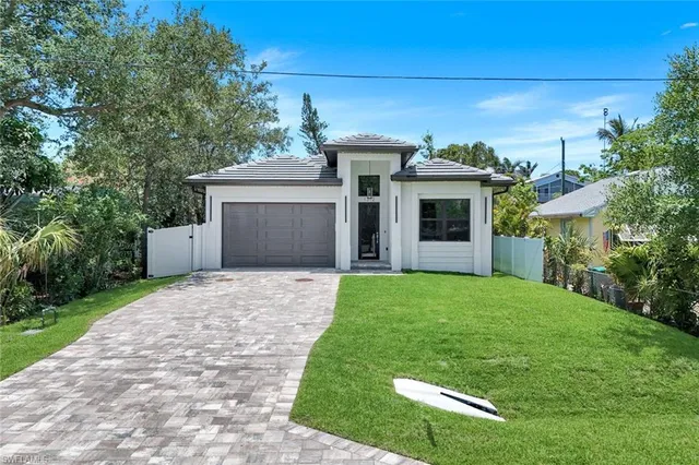 $1,590,000 | 1312 Trail Terrace Drive, Naples, FL 34103