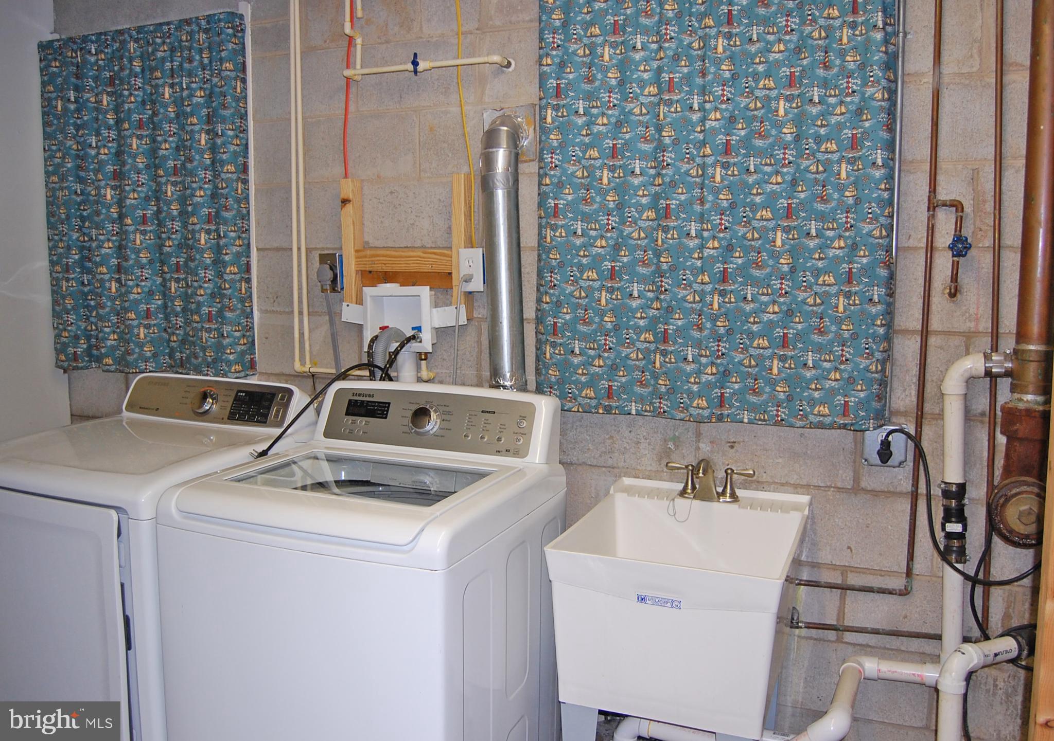 756 Stinchcomb Road Severna Park, MD 21146 - Photo 20 of 35 LL Utility rm w/full size washer/dryer