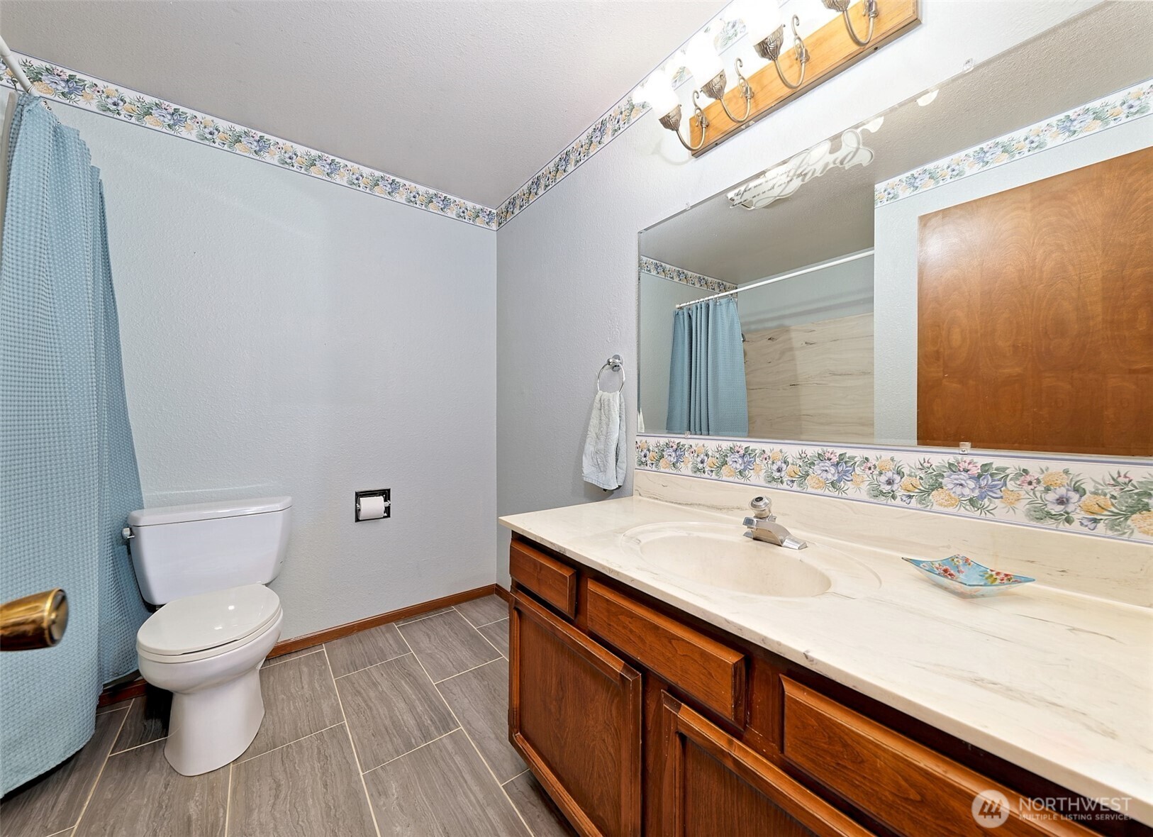 247-24 Woodard Road Chehalis, WA 98532 - Photo 20 of 40 a bathroom with a sink a toilet and shower curtain