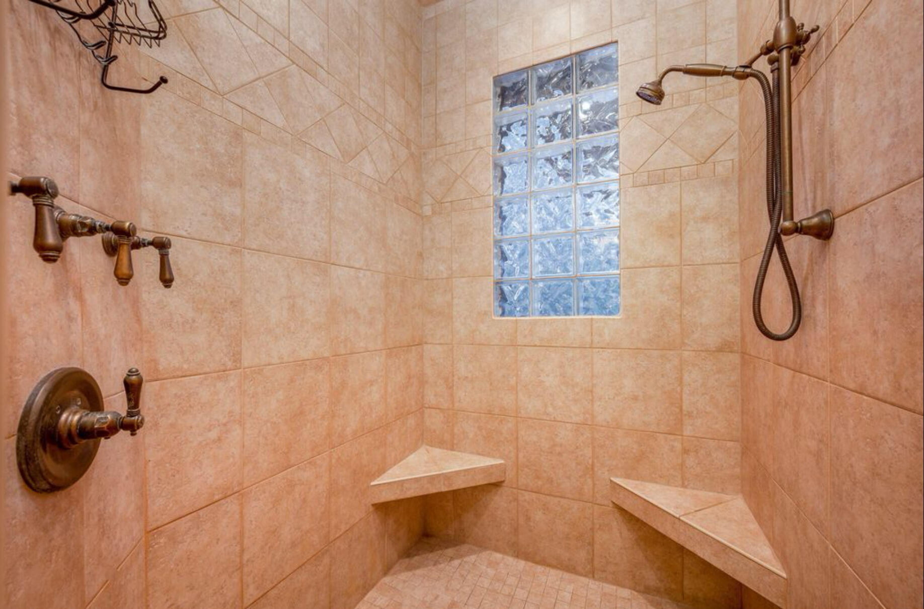 17686 Mountain View Road Sisters, OR 97759 - Photo 23 of 37 Primary Full Bath