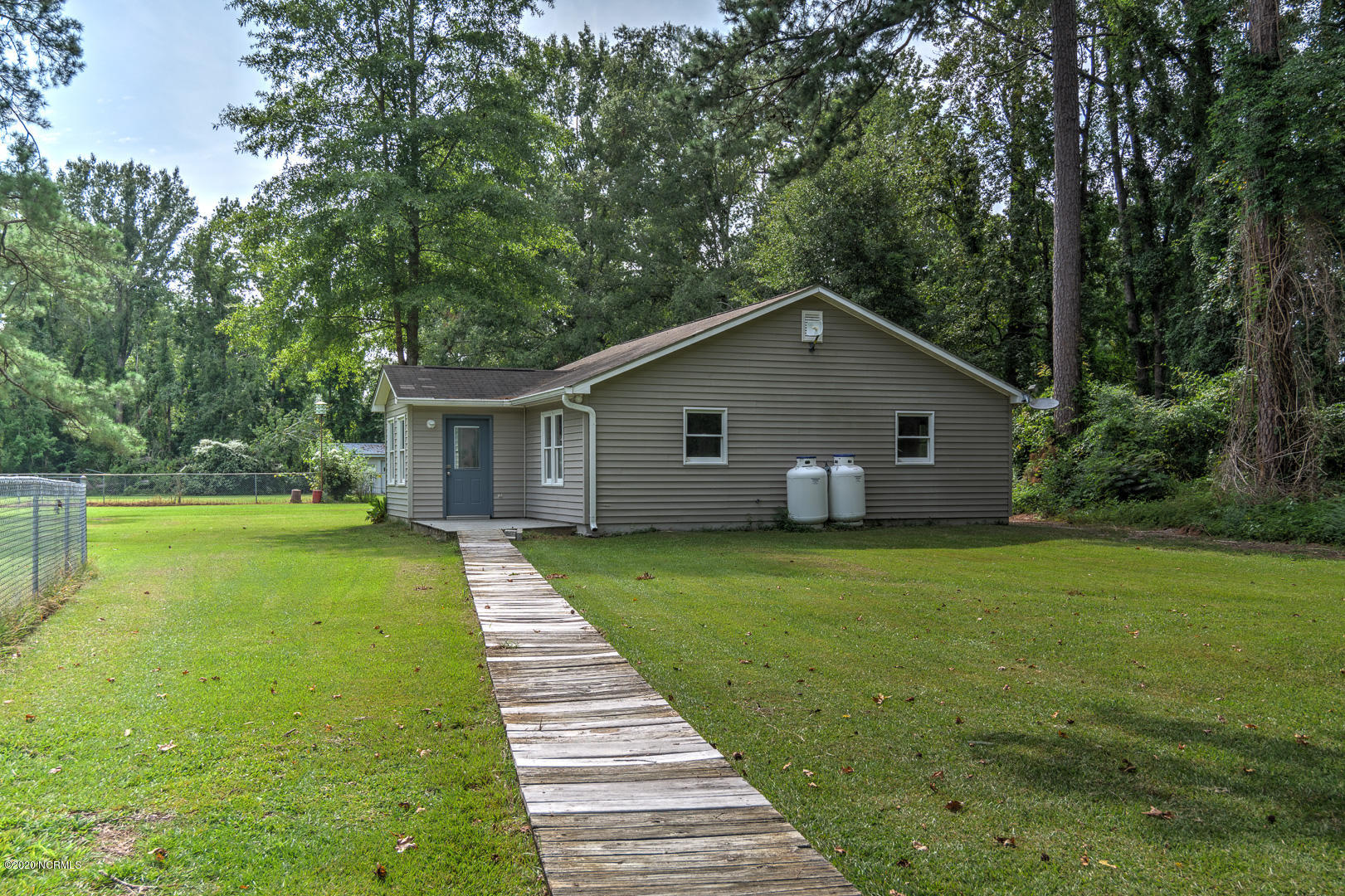 310 Mt Pleasant Road New Bern, NC 28560 - Photo 48 of 68 Pathway to Guest Cottage