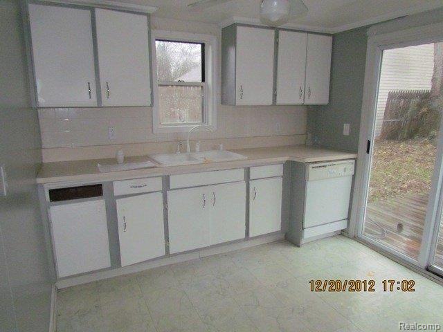8406 Millis Road Utica, MI 48317 - Photo 9 of 13 MILLIS17.jpg