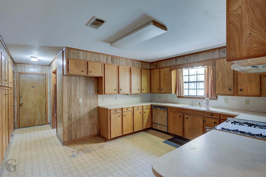 816 Bogan Lane Coushatta, LA 71019 - Photo 11 of 19 a large kitchen with stainless steel appliances granite countertop a refrigerator and a sink