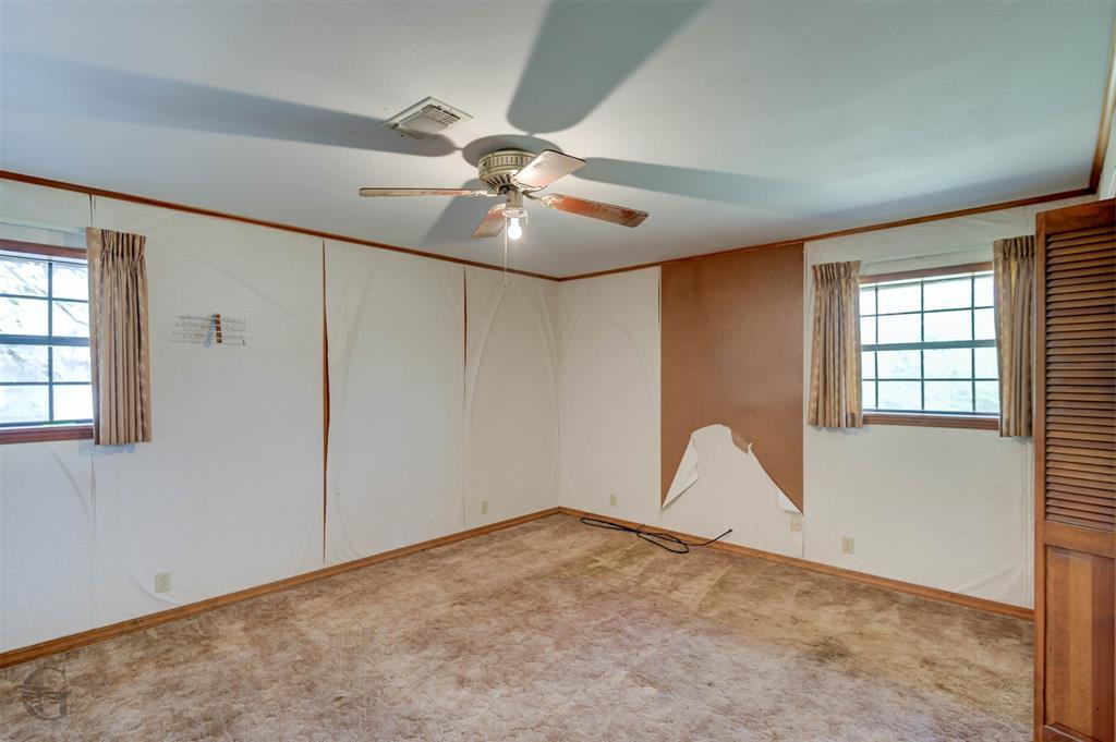 816 Bogan Lane Coushatta, LA 71019 - Photo 14 of 19 a view of a livingroom with a ceiling fan and window