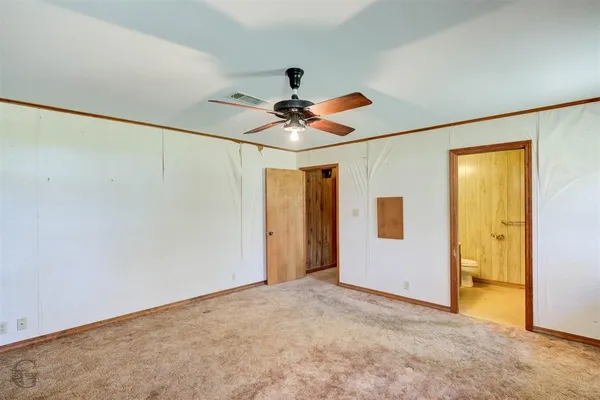 a very nice looking room with a ceiling fan