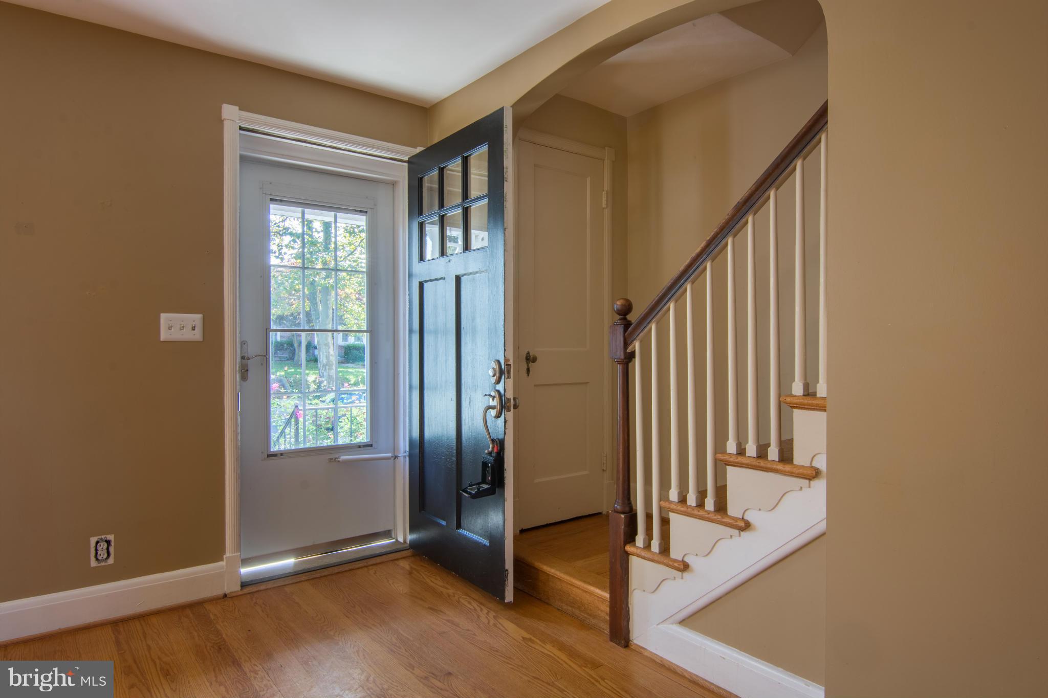 74 Murdock Road Baltimore, MD 21212 - Photo 4 of 30 a view of an entryway with livingroom