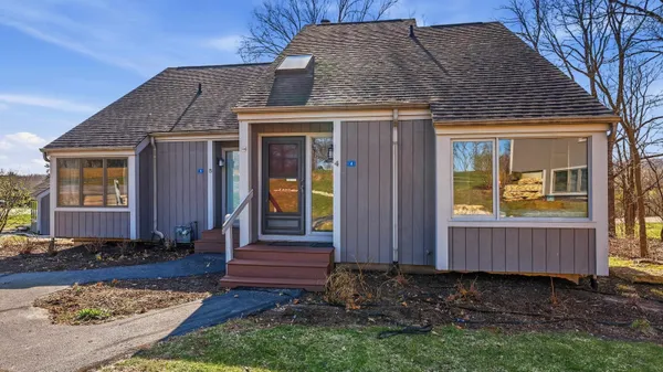 $275,000 | 4 Cedar Bluff Lane, Galena, IL 61036