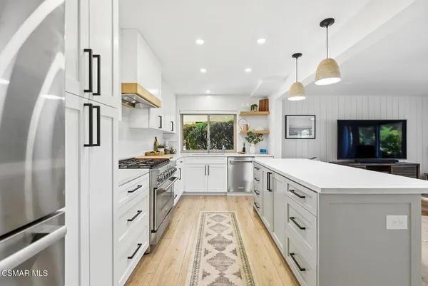 $1,399,999 | 3922 Calle Del Sol, Thousand Oaks, CA 91360