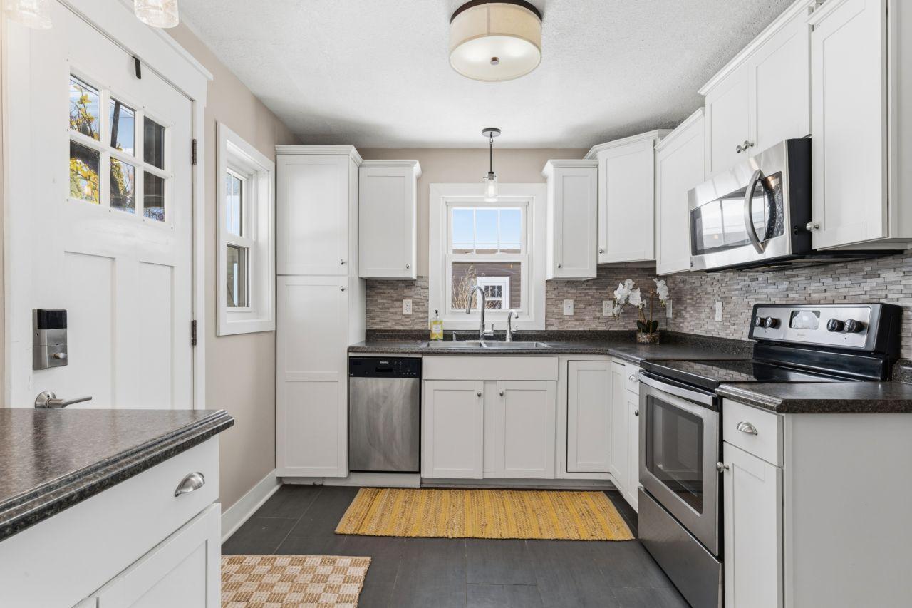 348 105th Street Northwest Oronoco, MN 55960 - Photo 5 of 50