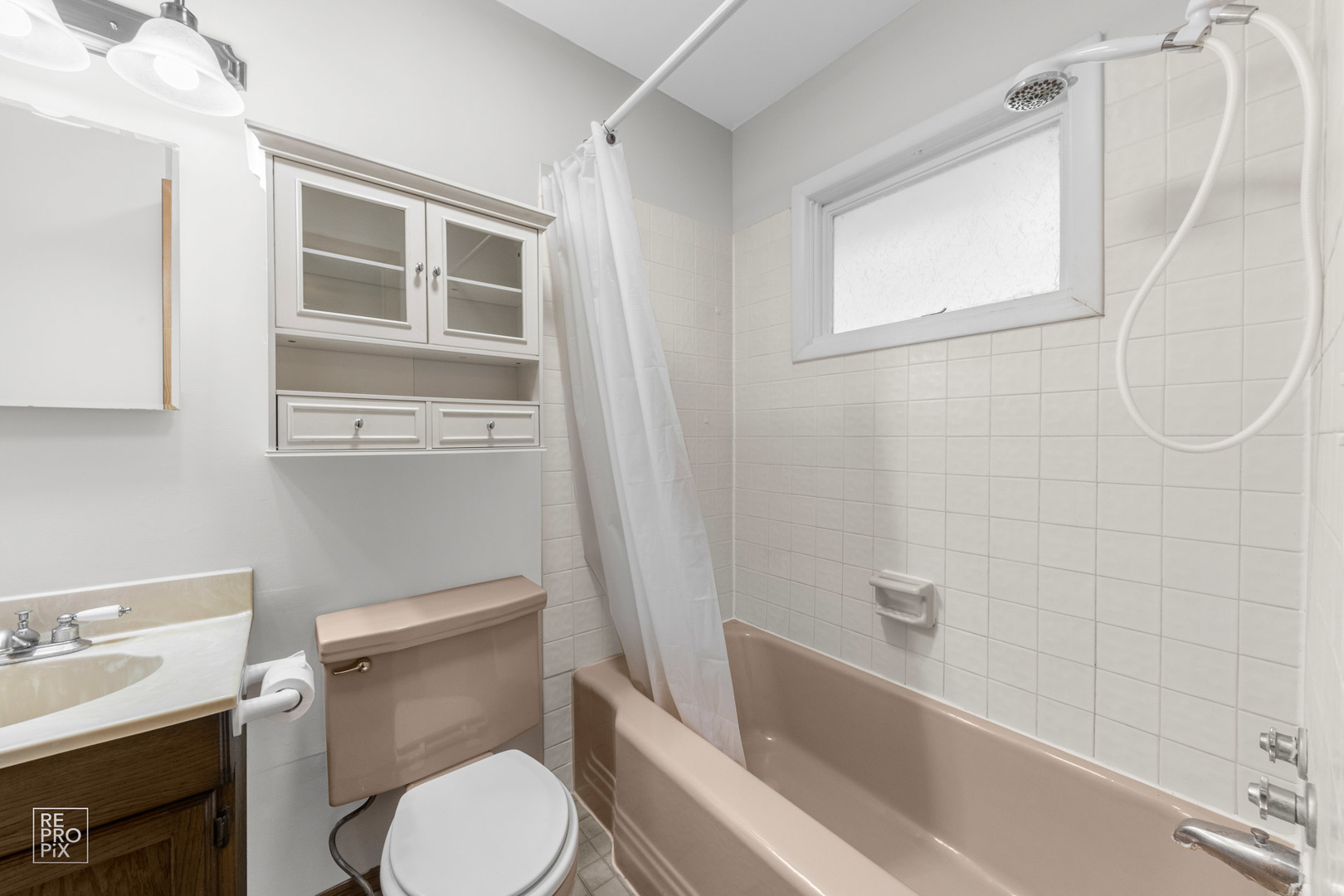 1382 Raymond Street South Elgin, IL 60177 - Photo 9 of 14 a white toilet sitting next to a bath tub