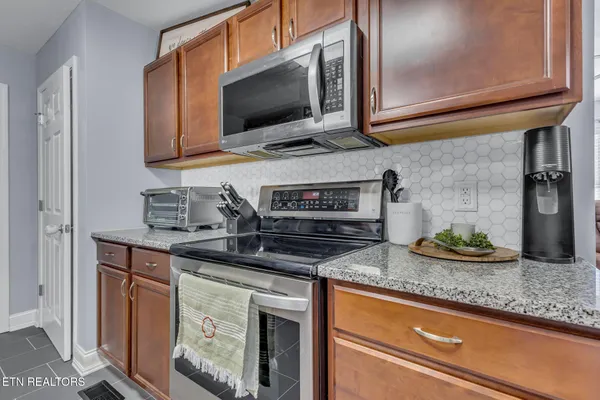 $389,900 | 4929 Falling Star Lane, Powell, TN 37849