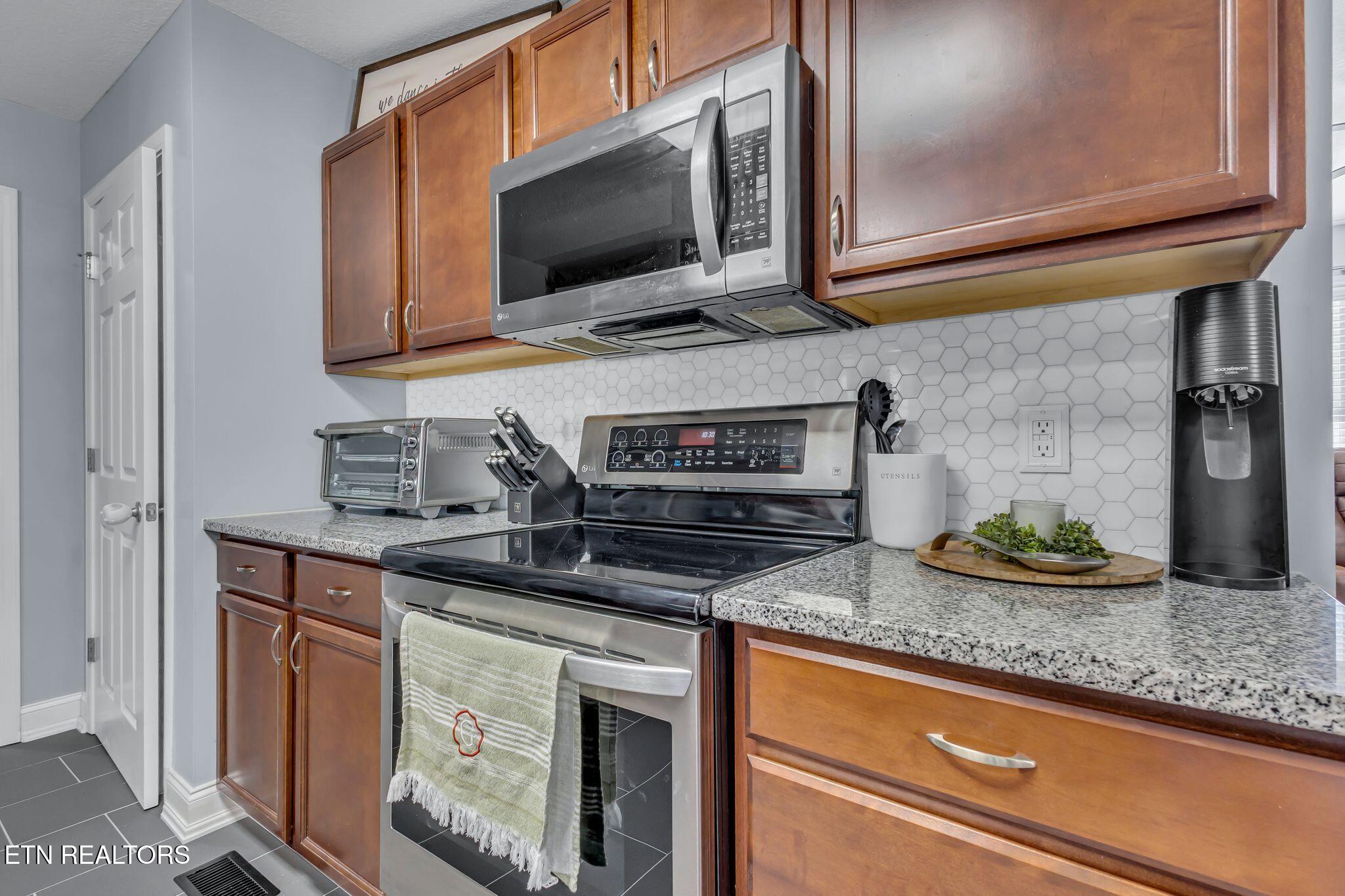 4929 Falling Star Lane Powell, TN 37849 - Photo 13 of 39 wj2512311-1015