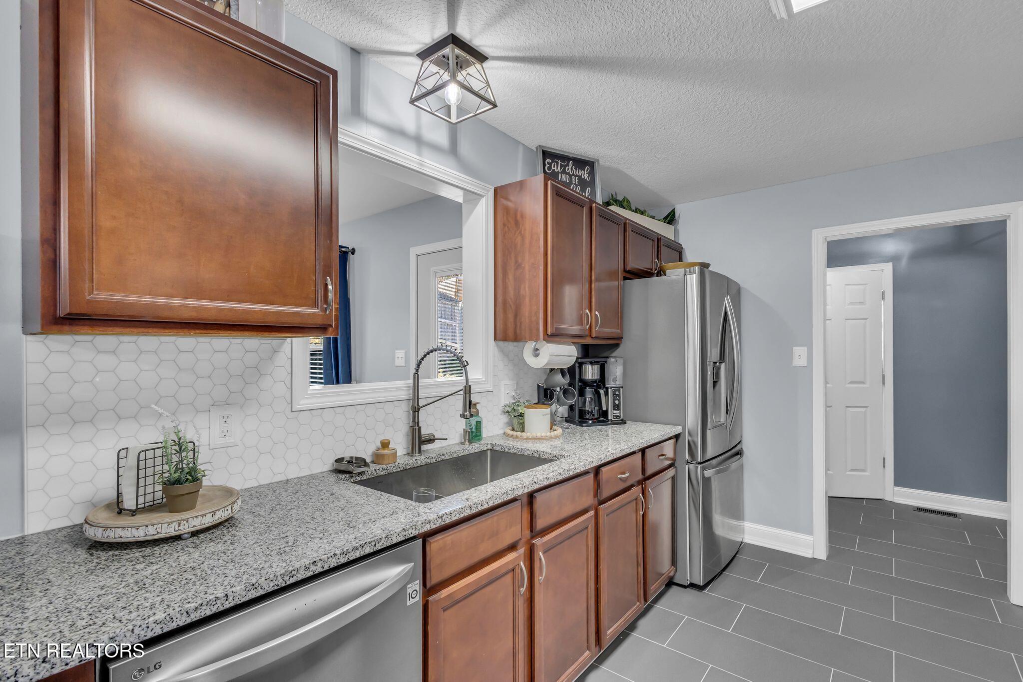 4929 Falling Star Lane Powell, TN 37849 - Photo 15 of 39 wj2512311-1013