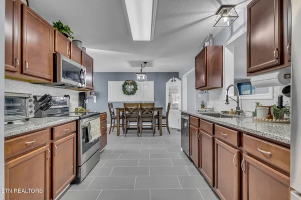 $389,900 | 4929 Falling Star Lane, Powell, TN 37849