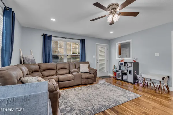 $389,900 | 4929 Falling Star Lane, Powell, TN 37849