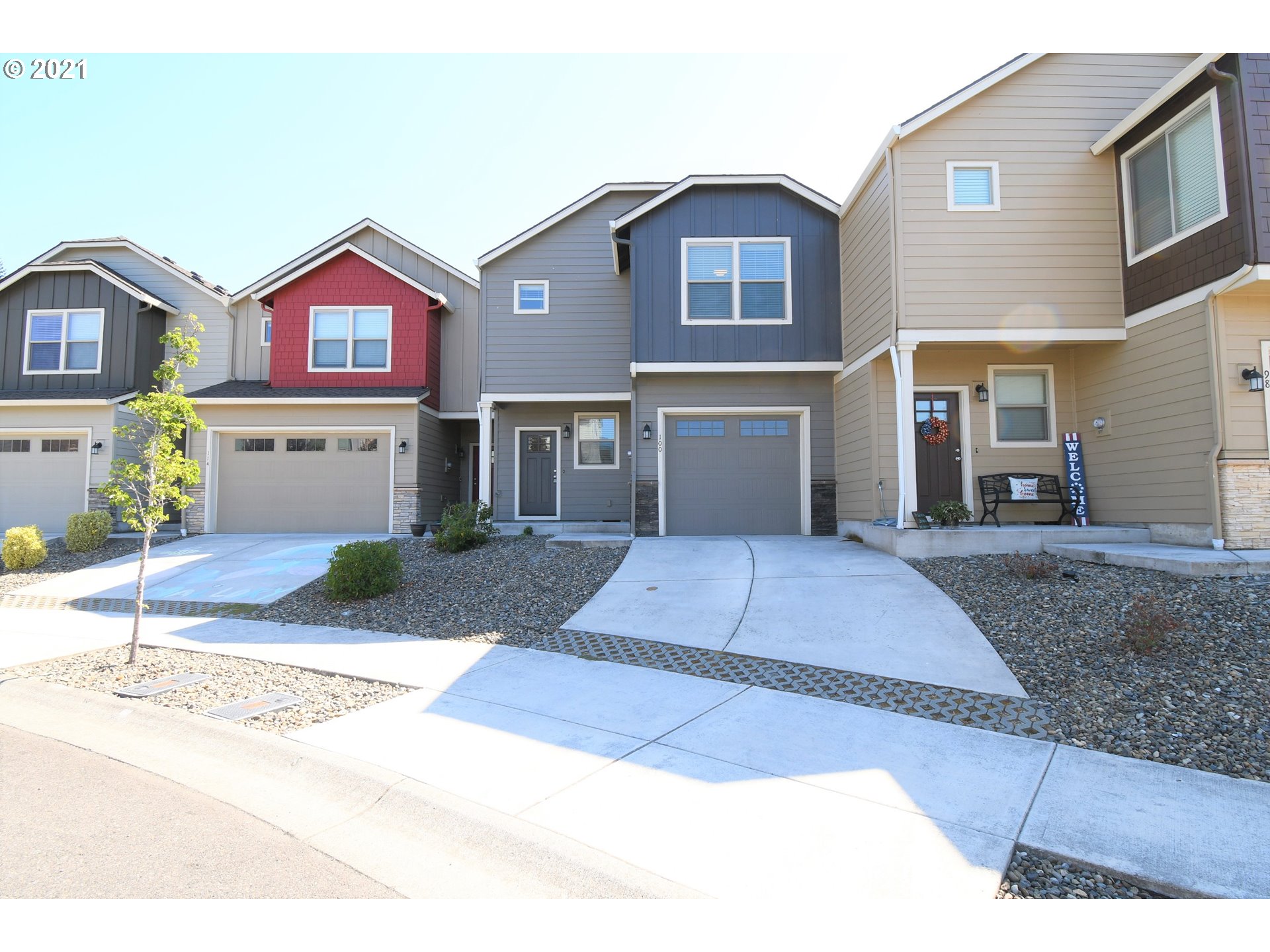 100 North 44th Place Ridgefield, WA 98642 - Photo 1 of 21 a front view of a house with yard
