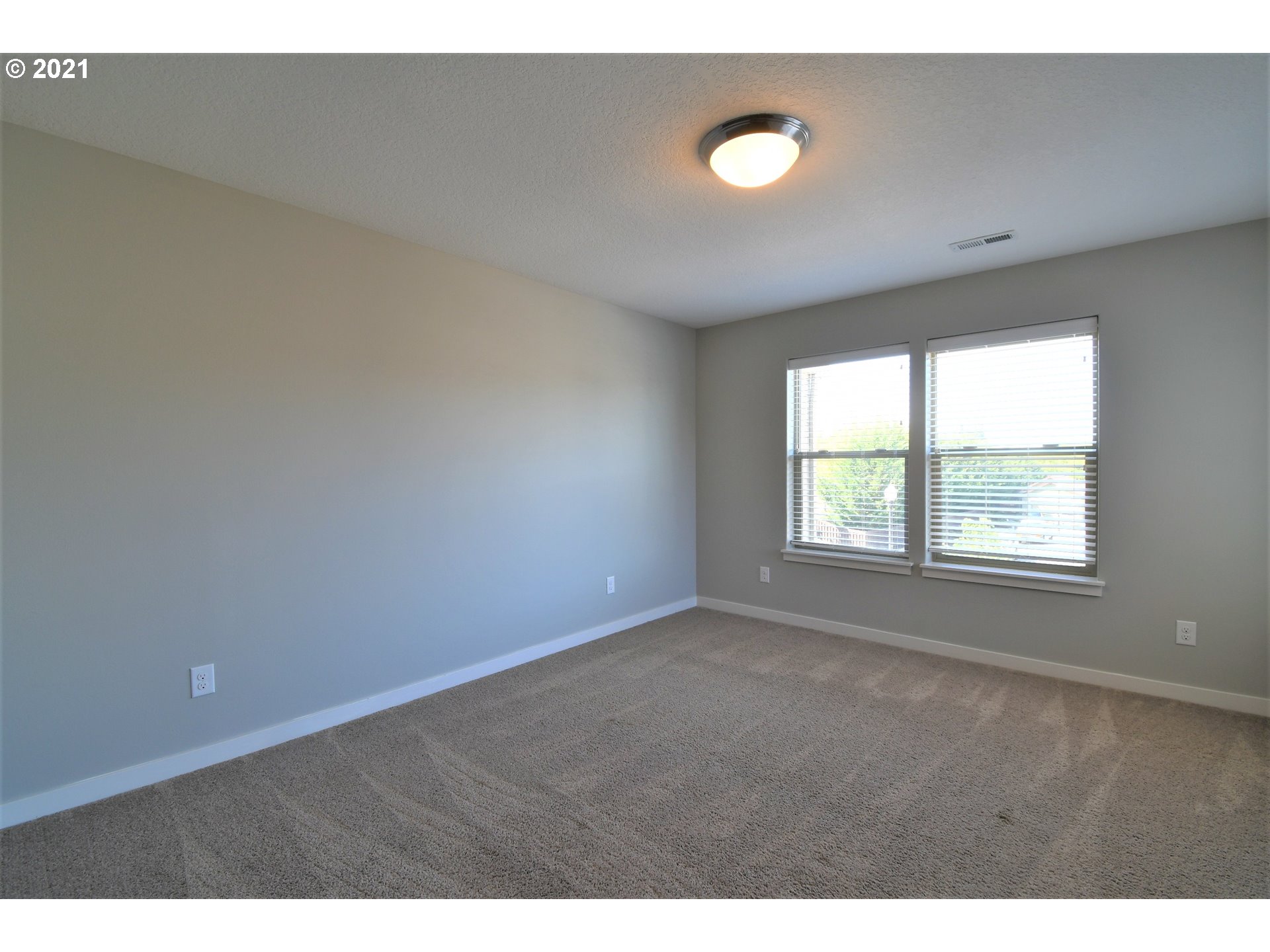 100 North 44th Place Ridgefield, WA 98642 - Photo 11 of 21 a view of an empty room with a window