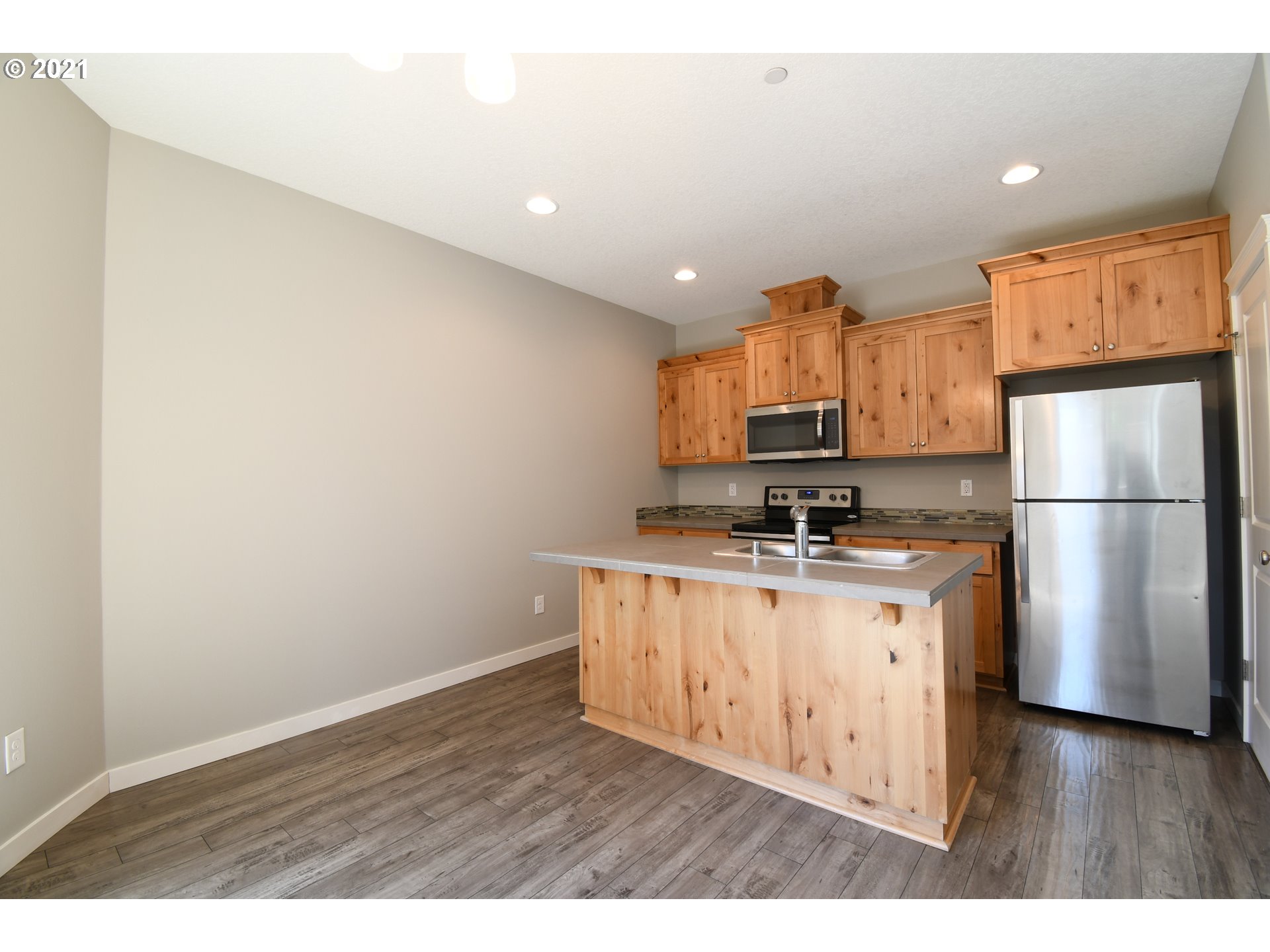 100 North 44th Place Ridgefield, WA 98642 - Photo 3 of 21 a kitchen with stainless steel appliances granite countertop a refrigerator a stove a sink and a microwave