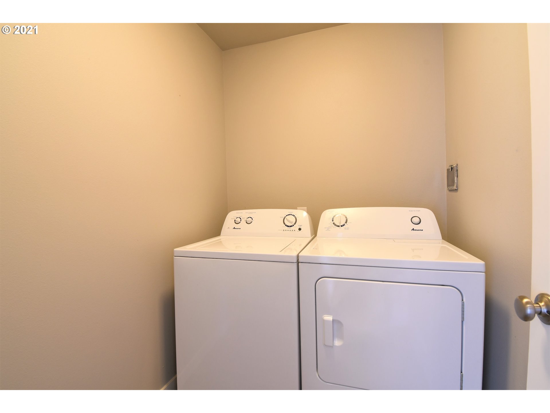 100 North 44th Place Ridgefield, WA 98642 - Photo 21 of 21 a utility room with dryer and washer