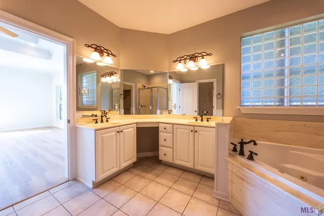 $305,000 | 149 Bayou Crossing Drive, Raceland, LA 70394