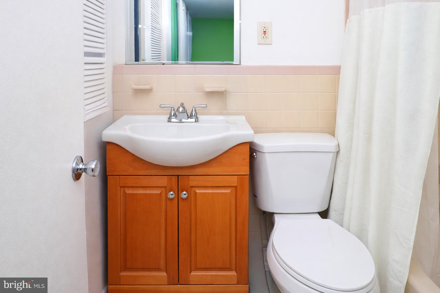 904 Averill Road Joppa, MD 21085 - Photo 12 of 39 Main level full bathroom