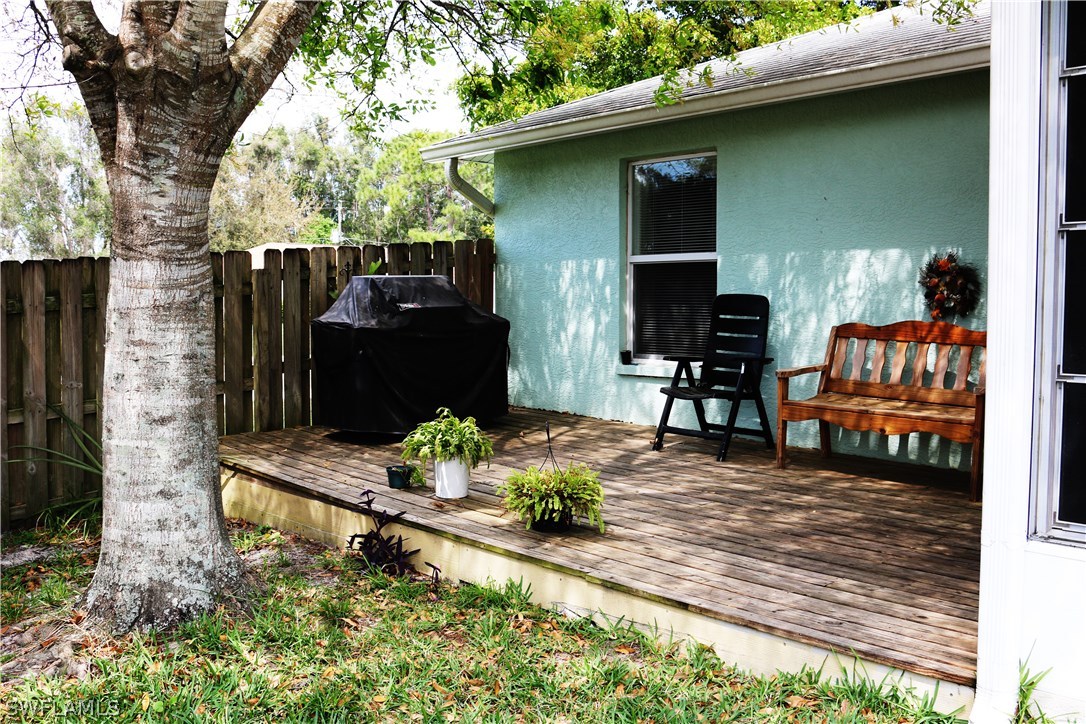 8288 Bahamas Road Fort Myers, FL 33967 - Photo 2 of 23 a front view of a house with garden