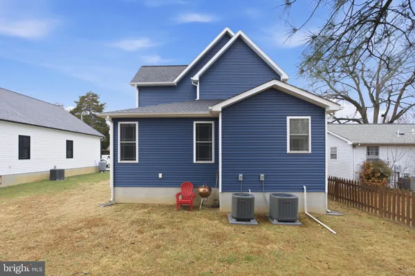 a picture of a wall with a white wall and a white wall